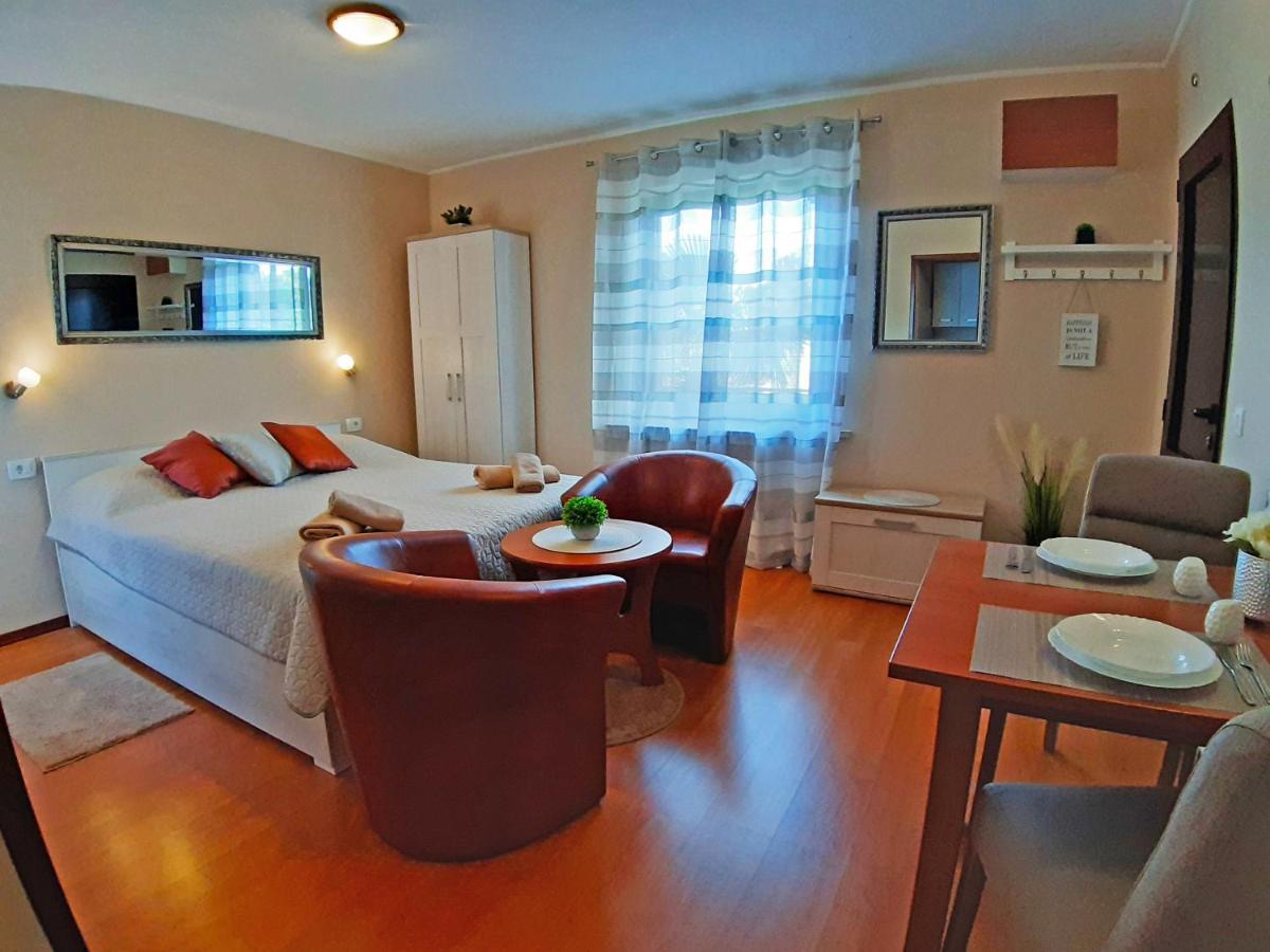 Apartments Zrinka 793 포레치 외부 사진